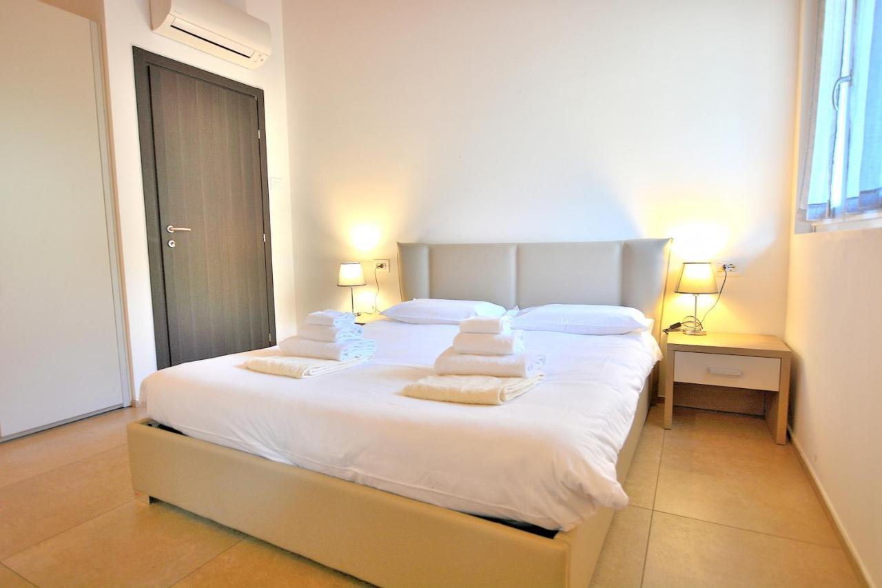 South Apartment With Pool Torri Del Benaco Buitenkant foto