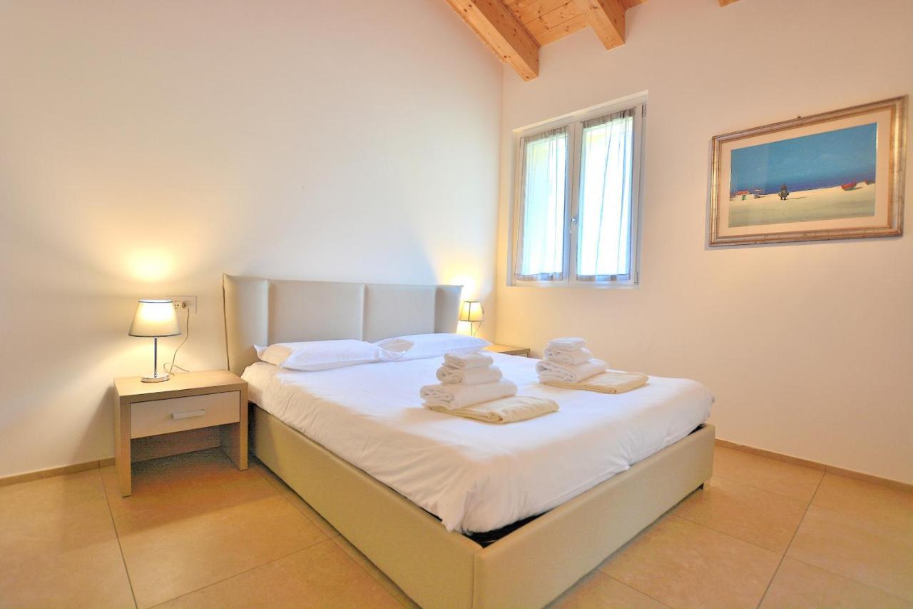 South Apartment With Pool Torri Del Benaco Buitenkant foto