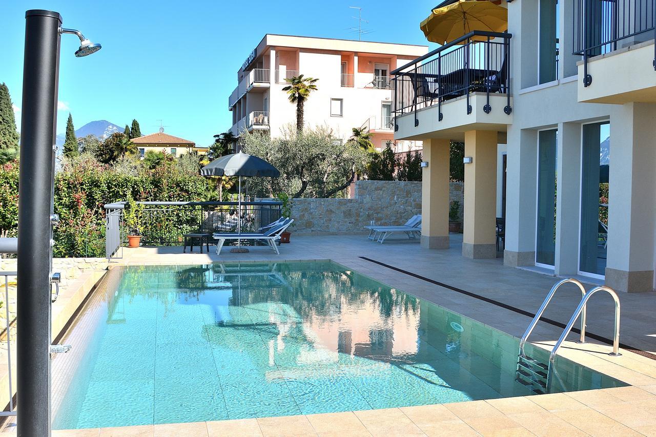 South Apartment With Pool Torri Del Benaco Buitenkant foto
