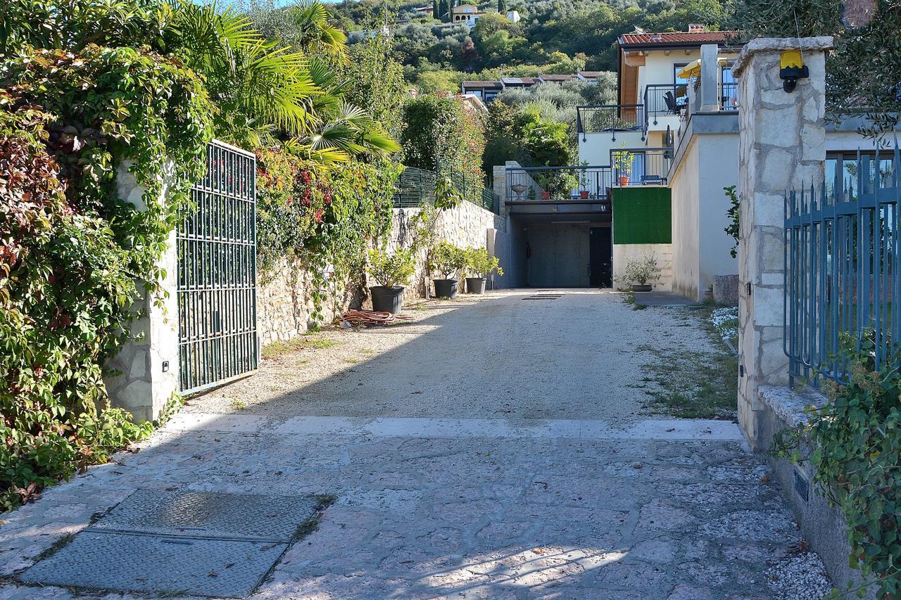 South Apartment With Pool Torri Del Benaco Buitenkant foto