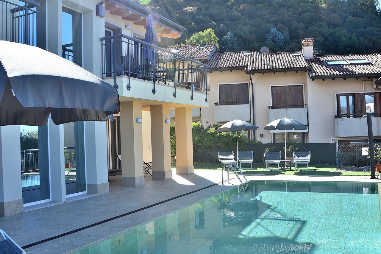 South Apartment With Pool Torri Del Benaco Buitenkant foto